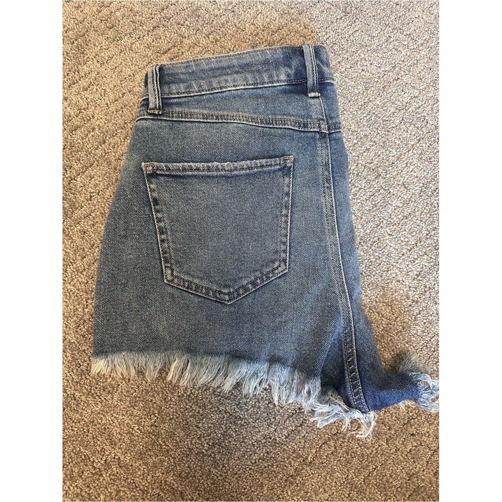 Happily Grey Distressed Denim Shorts Medium Wash Frayed Hem Size 5/27 - Picture 4 of 4